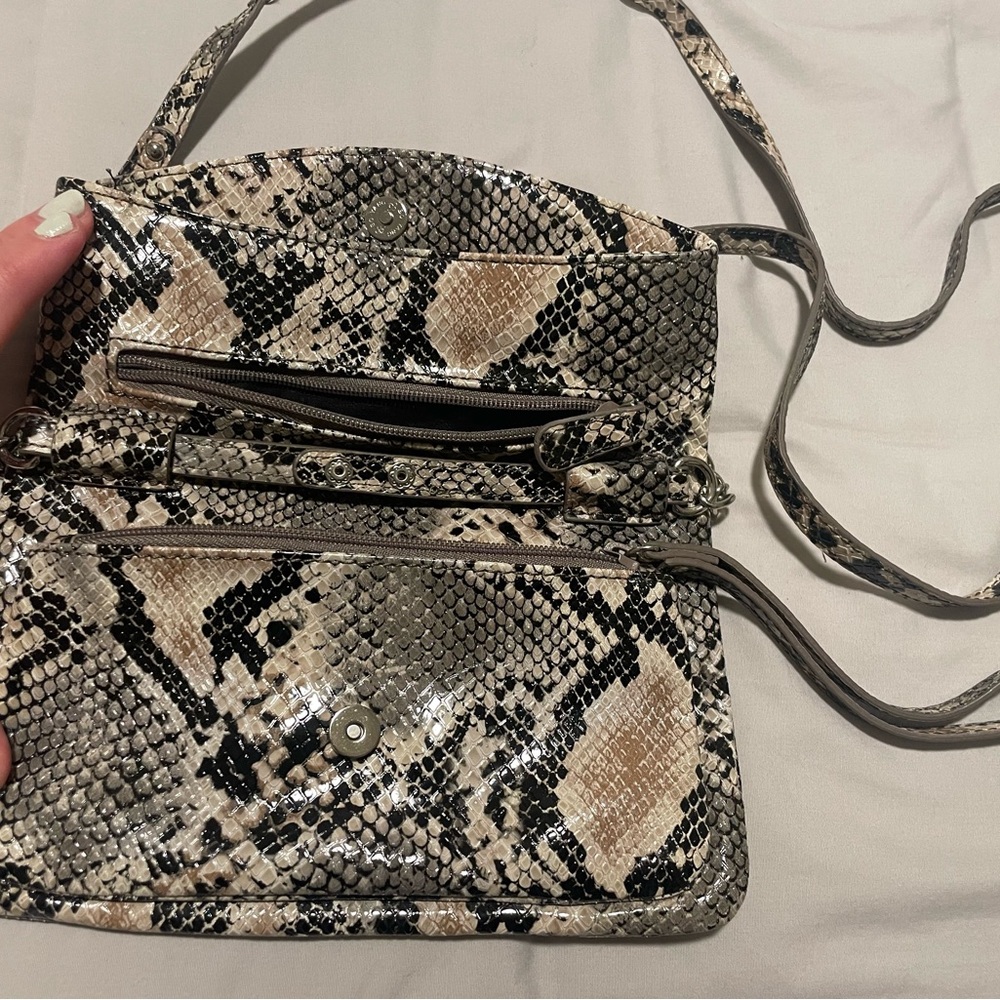 Nine West Clutch Wristlet Faux Snakeskin Excellent Condition - Picture 3 of 11